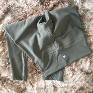 Lululemon wunder train, grey sage, 6, 20”